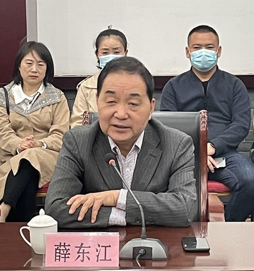 首页 新闻资讯 工作动态 正文 渭南市慈善协会副会长薛东江高度